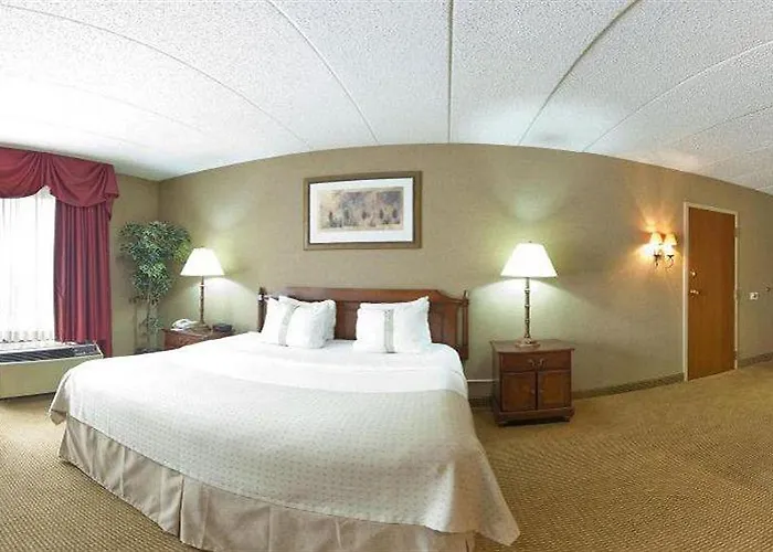 Chicago Nw Crystal Lk Conv Ctr By Ihg Hotel 3*