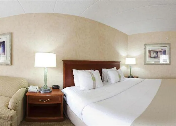 Chicago Nw Crystal Lk Conv Ctr By Ihg Hotel Crystal Lake