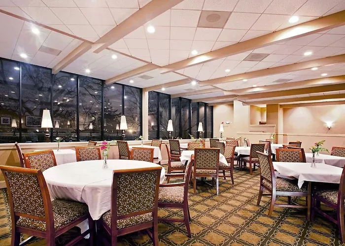 Chicago Nw Crystal Lk Conv Ctr By Ihg Hotel 3*