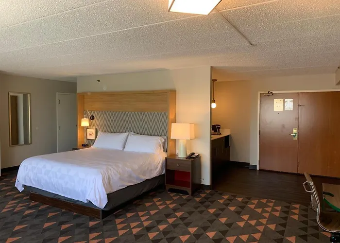 Chicago Nw Crystal Lk Conv Ctr By Ihg