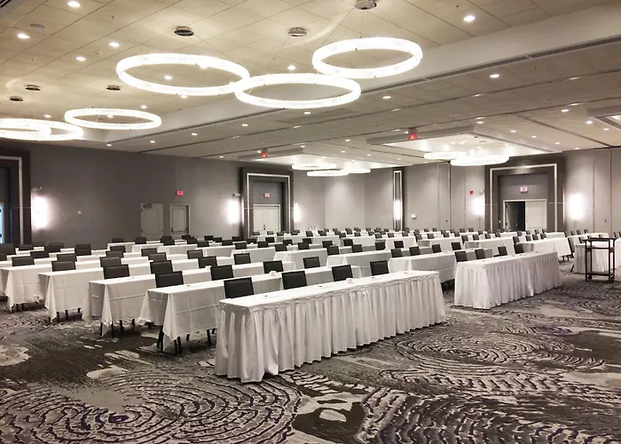 Chicago Nw Crystal Lk Conv Ctr By Ihg Hotel 3*