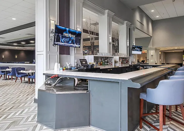 Hotel Chicago Nw Crystal Lk Conv Ctr By Ihg