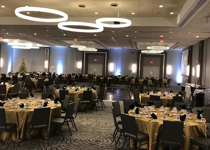 Chicago Nw Crystal Lk Conv Ctr By Ihg Hotel