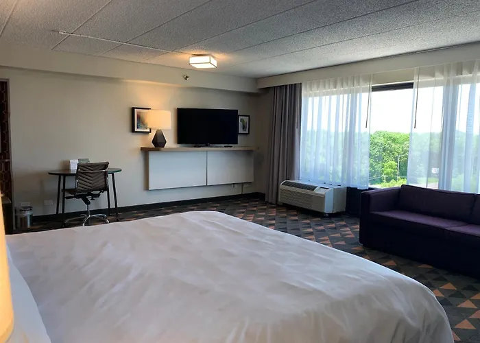 Chicago Nw Crystal Lk Conv Ctr By Ihg Hotel Crystal Lake