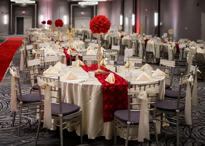 Hotel Chicago Nw Crystal Lk Conv Ctr By Ihg 3*