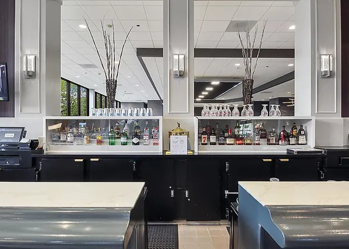 Chicago Nw Crystal Lk Conv Ctr By Ihg Hotel 3*