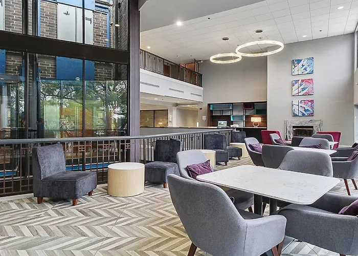 Chicago Nw Crystal Lk Conv Ctr By Ihg Hotel