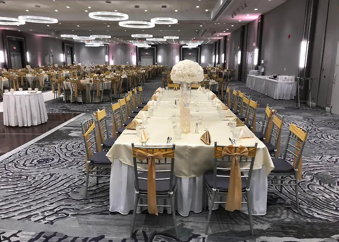 Hotel Chicago Nw Crystal Lk Conv Ctr By Ihg
