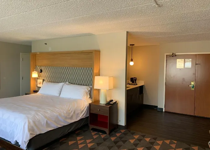 Chicago Nw Crystal Lk Conv Ctr By Ihg Hotel 3*