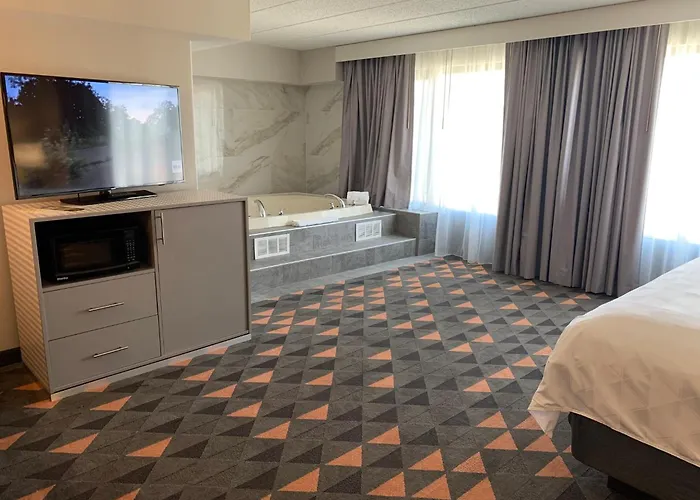 Chicago Nw Crystal Lk Conv Ctr By Ihg Hotel 3*