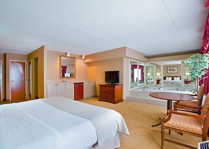 Chicago Nw Crystal Lk Conv Ctr By Ihg Hotel 3*