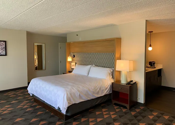 Hotel Chicago Nw Crystal Lk Conv Ctr By Ihg