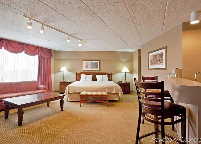 Chicago Nw Crystal Lk Conv Ctr By Ihg Hotel