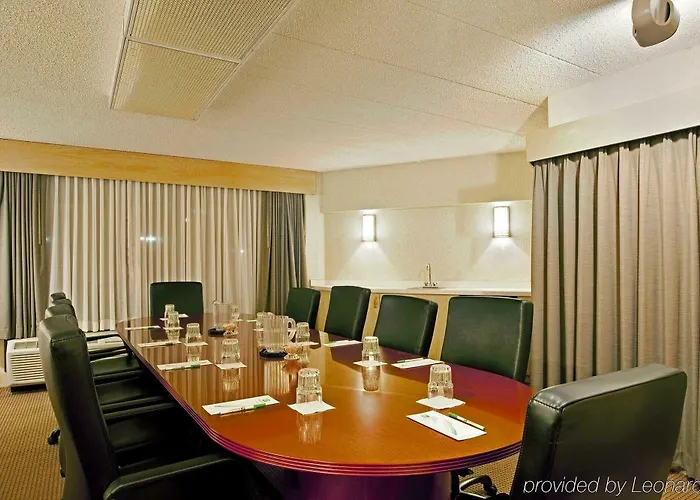 Hotel Chicago Nw Crystal Lk Conv Ctr By Ihg Crystal Lake