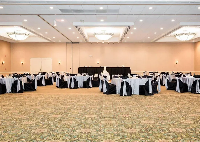Hotel Chicago Nw Crystal Lk Conv Ctr By Ihg 3*