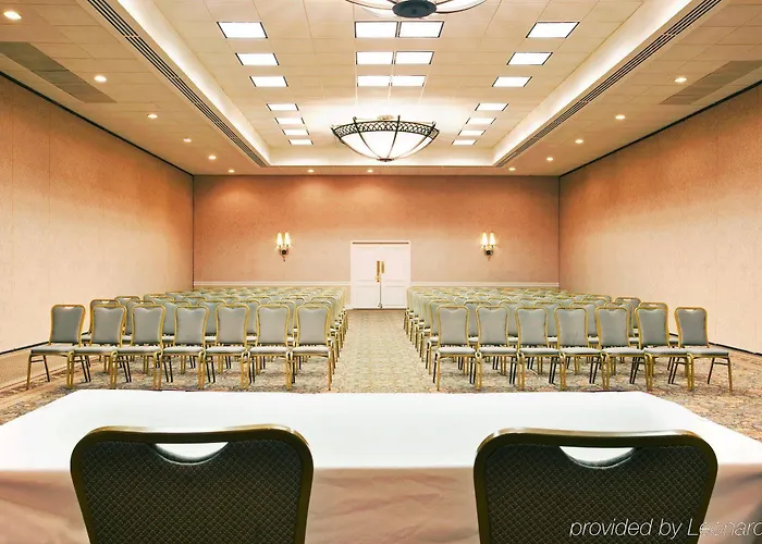 Hotel Chicago Nw Crystal Lk Conv Ctr By Ihg 3*