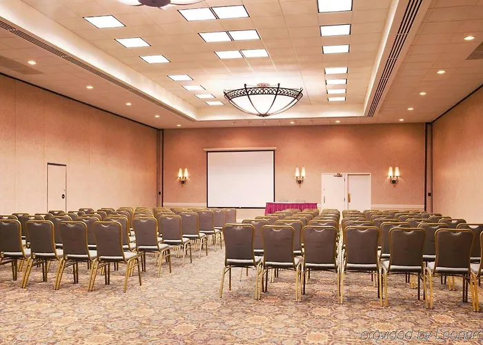 Chicago Nw Crystal Lk Conv Ctr By Ihg Hotel 3*