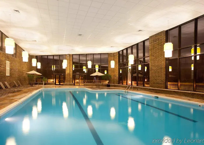 Отель Chicago Nw Crystal Lk Conv Ctr By Ihg 3*
